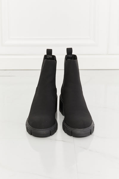 Matte Lug Sole Chelsea Boots in Black